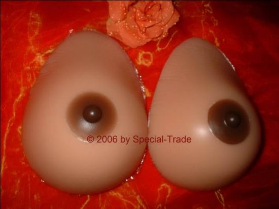 Silicon-Busen D+ mit den selbsthaftenden Nippeln