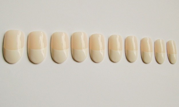 kuenstliche-fingernaegel-french-wide-oval-6650.jpg